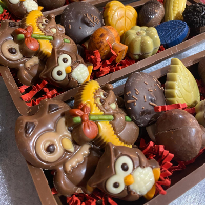 Boomstam gevuld met herfstchocolade Boomstam gevuld met herfstchocolade
